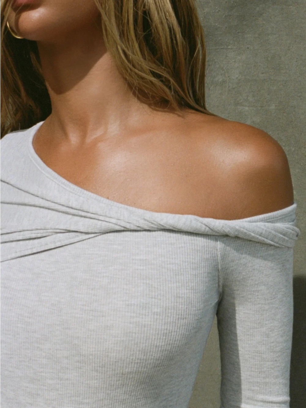 Joah Brown Off Shoulder Twist Long Sleeve Pearl Grey Rib Small - Picture 2 of 6